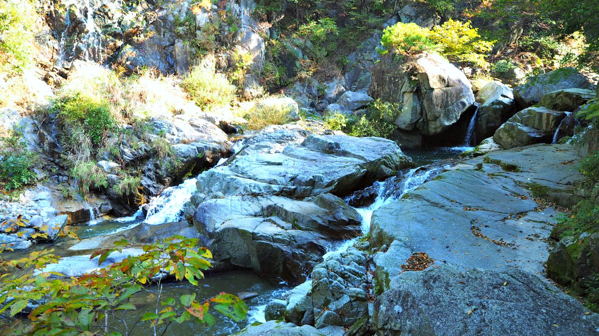 bipokdong-valley-waterfall