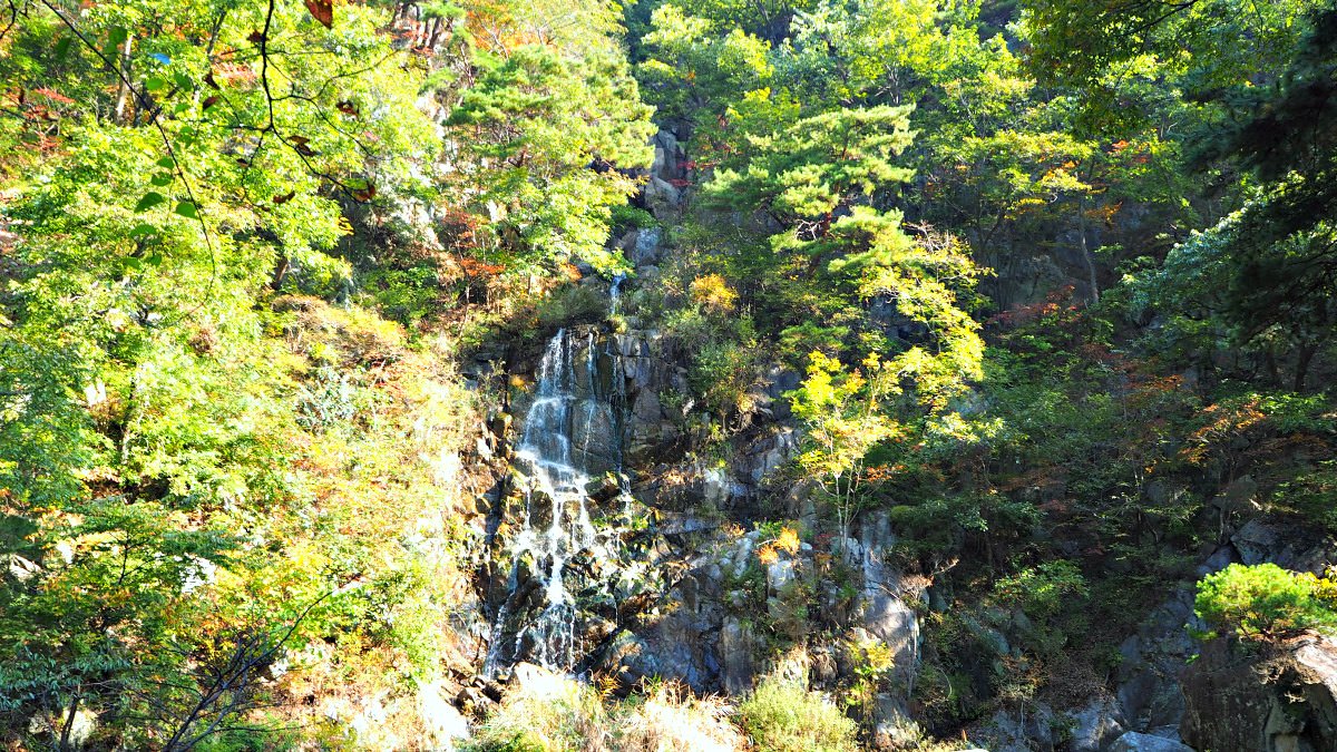 bipokdong-valley-waterfall