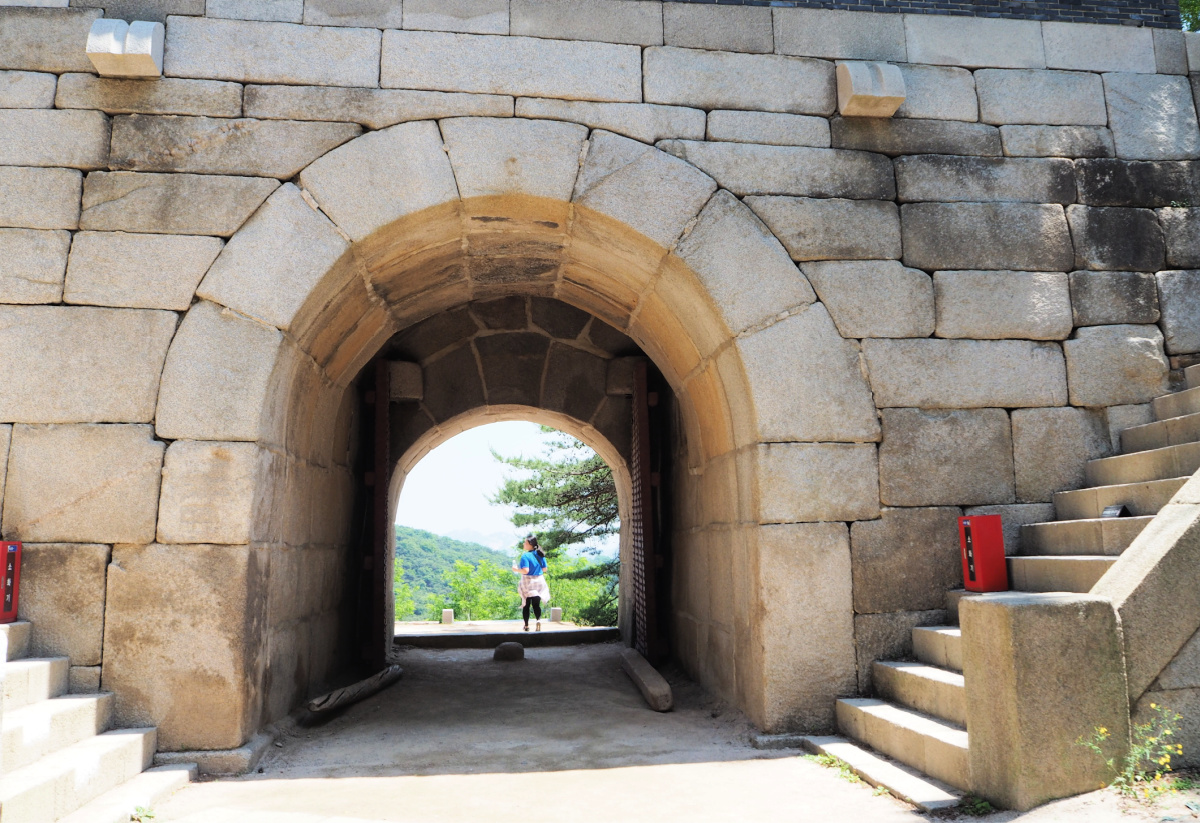 bugaksan-mountain-sukjeongmun-gate