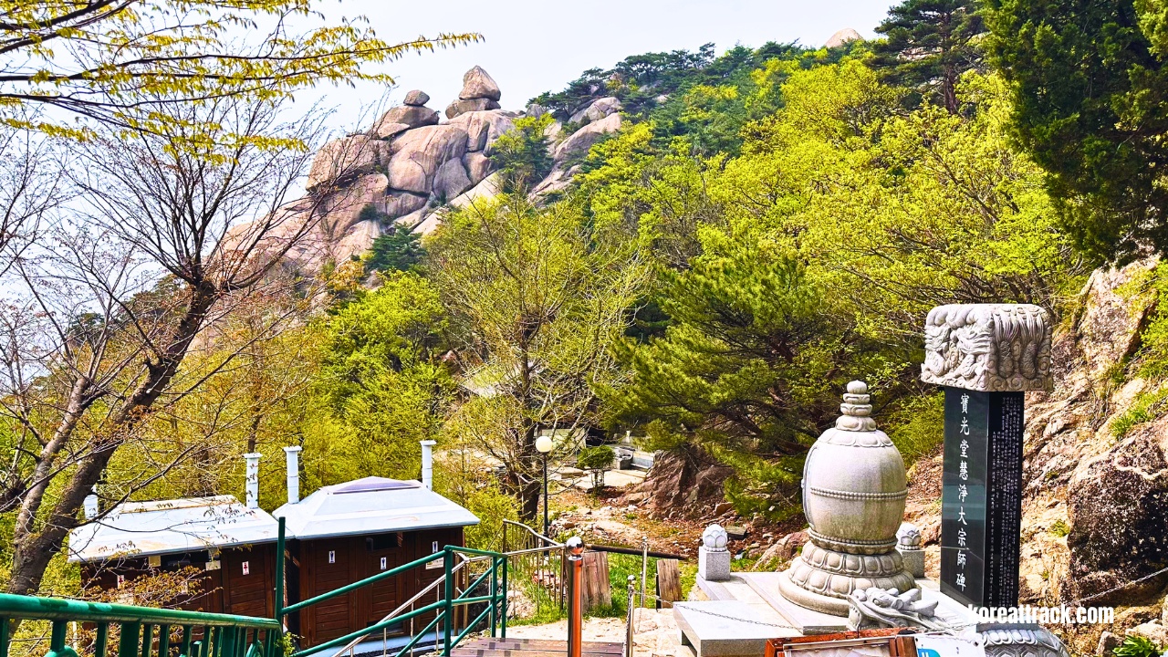 bukhansan-munsusa-temple-bibong-view