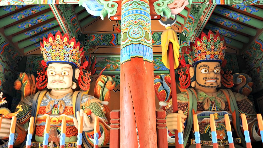 busan-beomeosa-temple-guardian-1