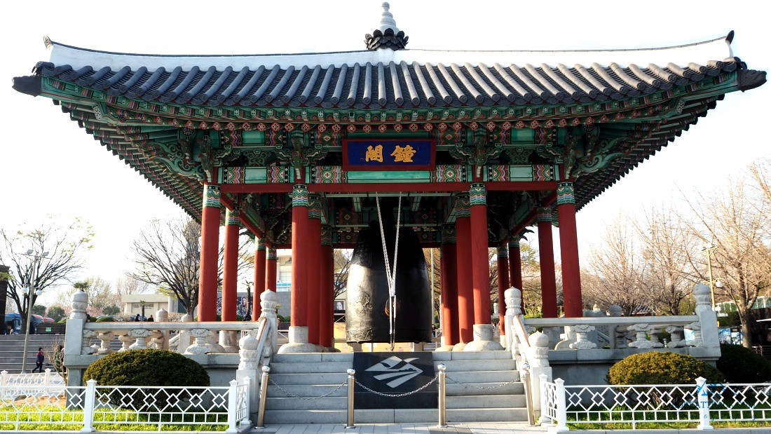 yongdusan-park-and-busan-tower