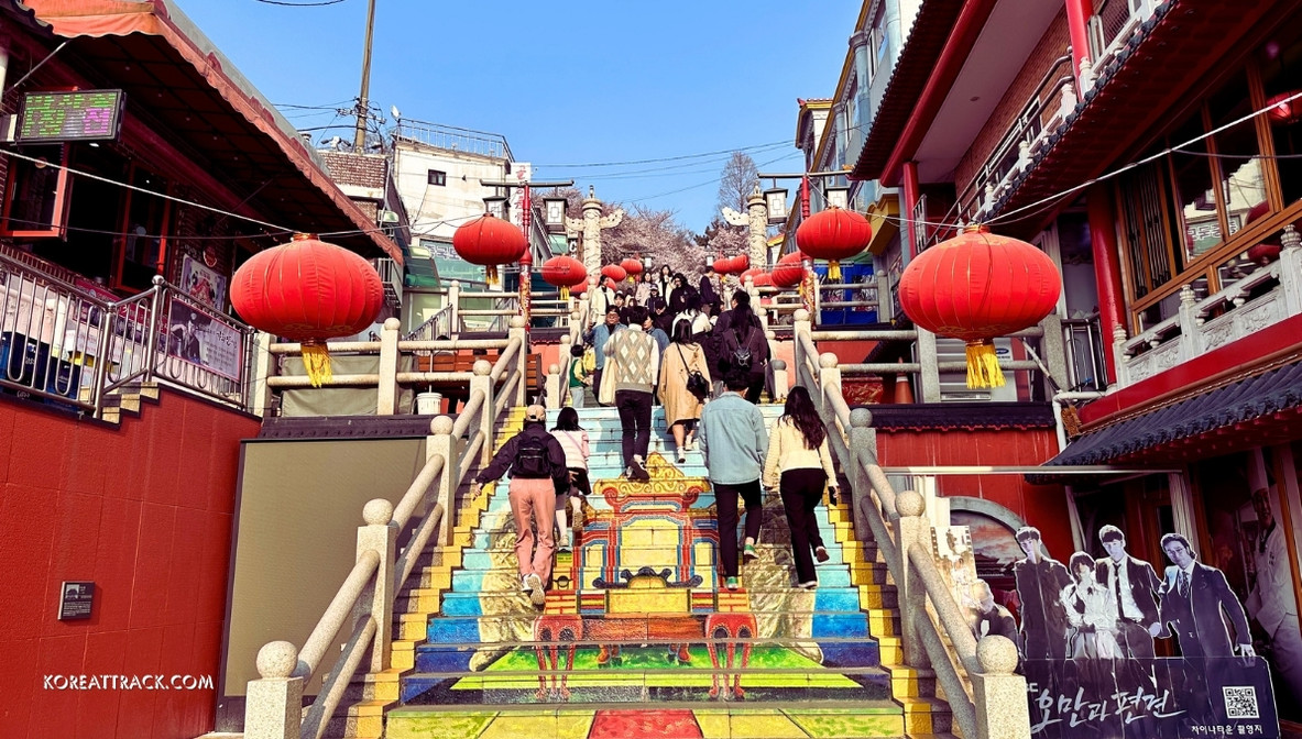 chinatown-in-incheon-emperors-steps-uphill