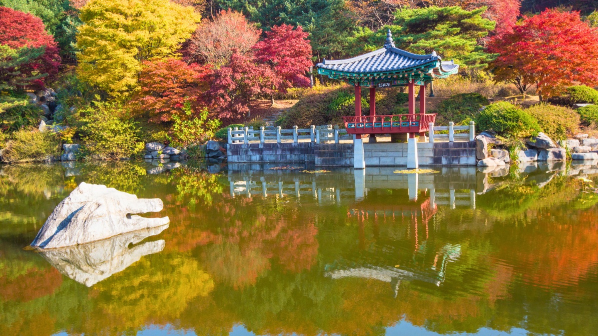 daejeon-pond-autumn-pavilion-view