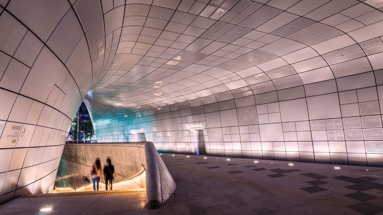 dongdaemun-design-plaza-tunnel-passage