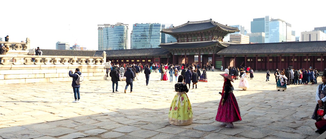 folk-museum-gyeongbokgung-hanbok-women