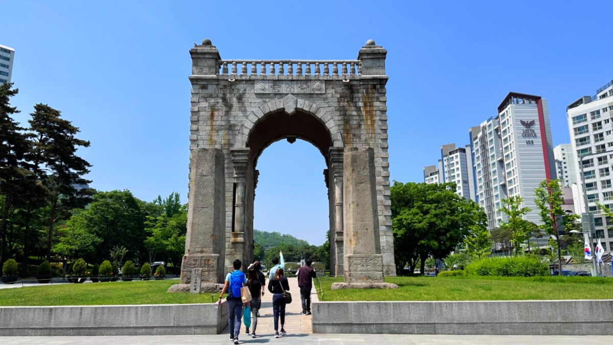 The Independence Gate in Seodaemun. Formerly known as Yeongeunmun ("welcome obligation gate"), it has a rich history that dates back to the Joseon Dynasty.