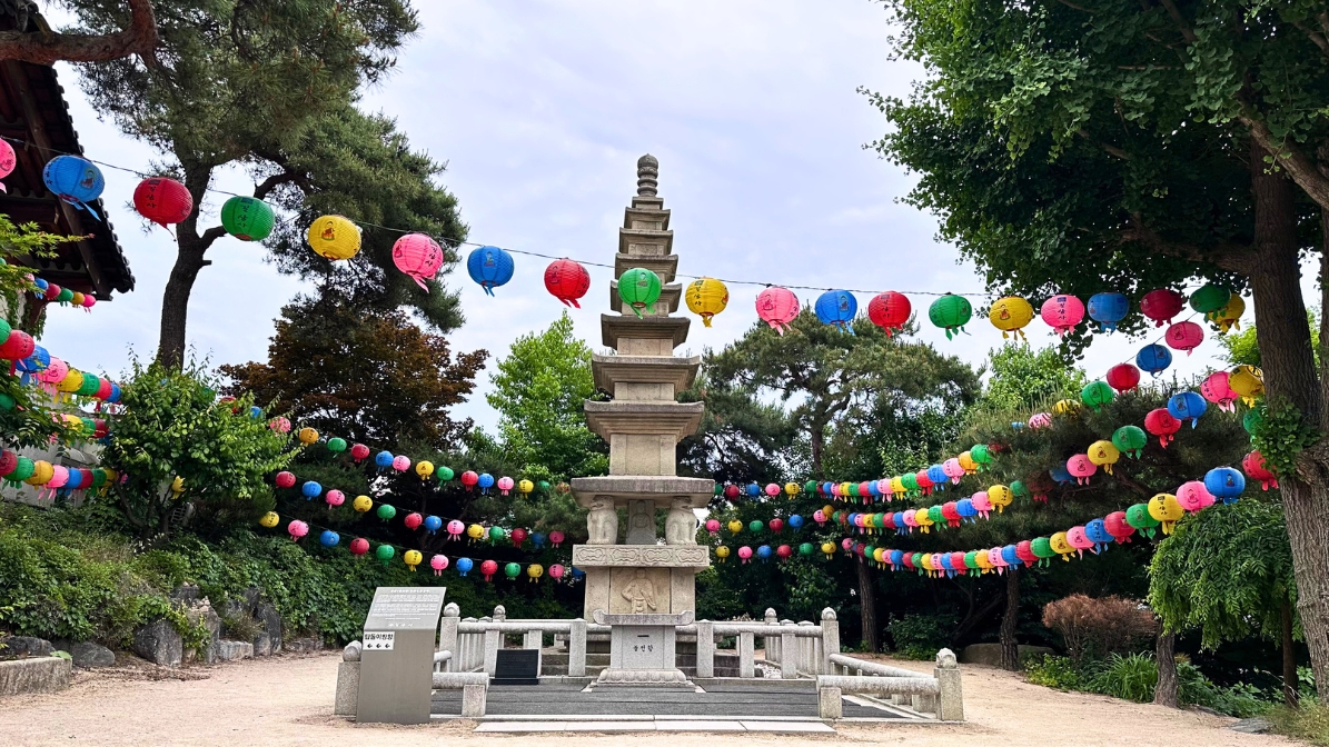 gilsangsa-temple-frontview-pagoda-view