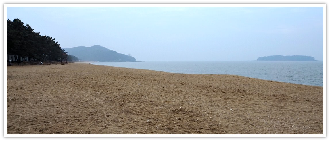 Gosapo Beach is one of the most beautiful beaches in Byeonsanbando National Park. 