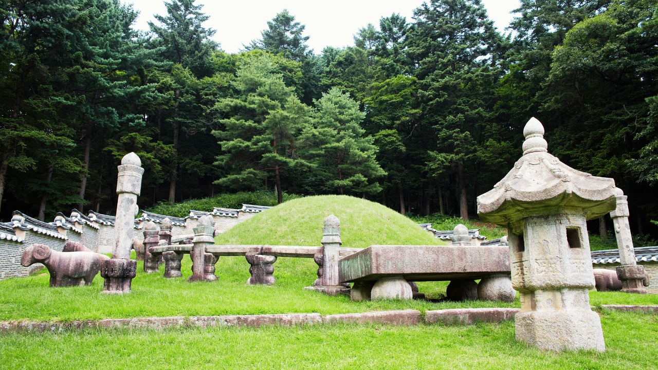 gwangneung-royal-tomb-leftside-view