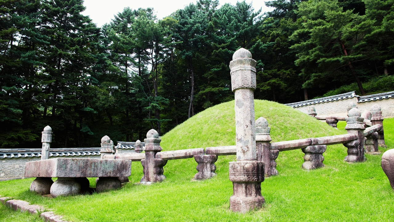 gwangneung-royal-tomb-rightside-view