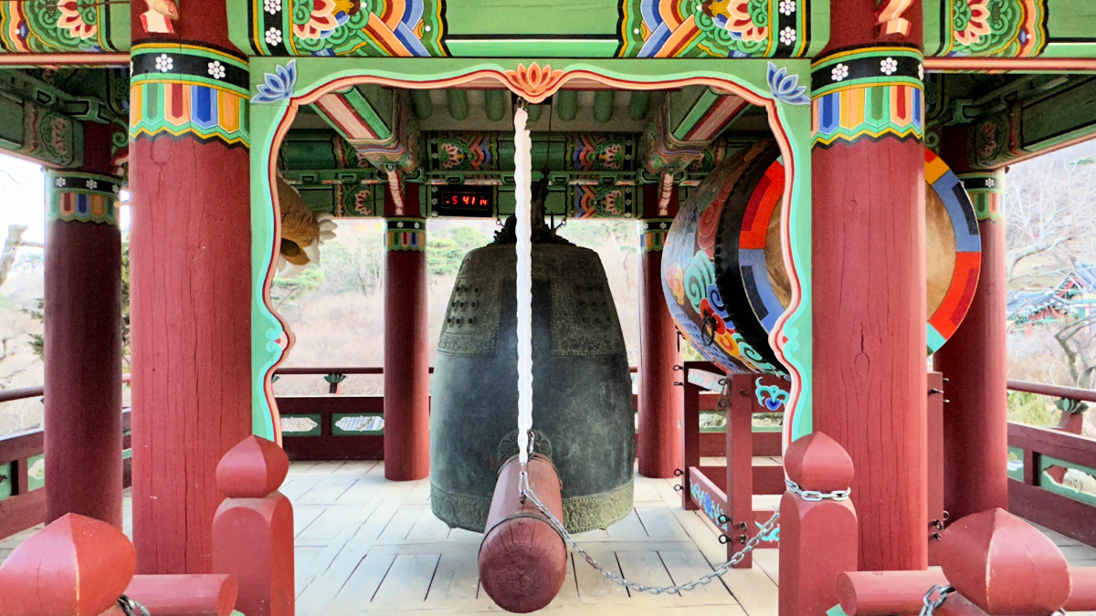 jeondeungsa-temple-bronze-bell-closeup