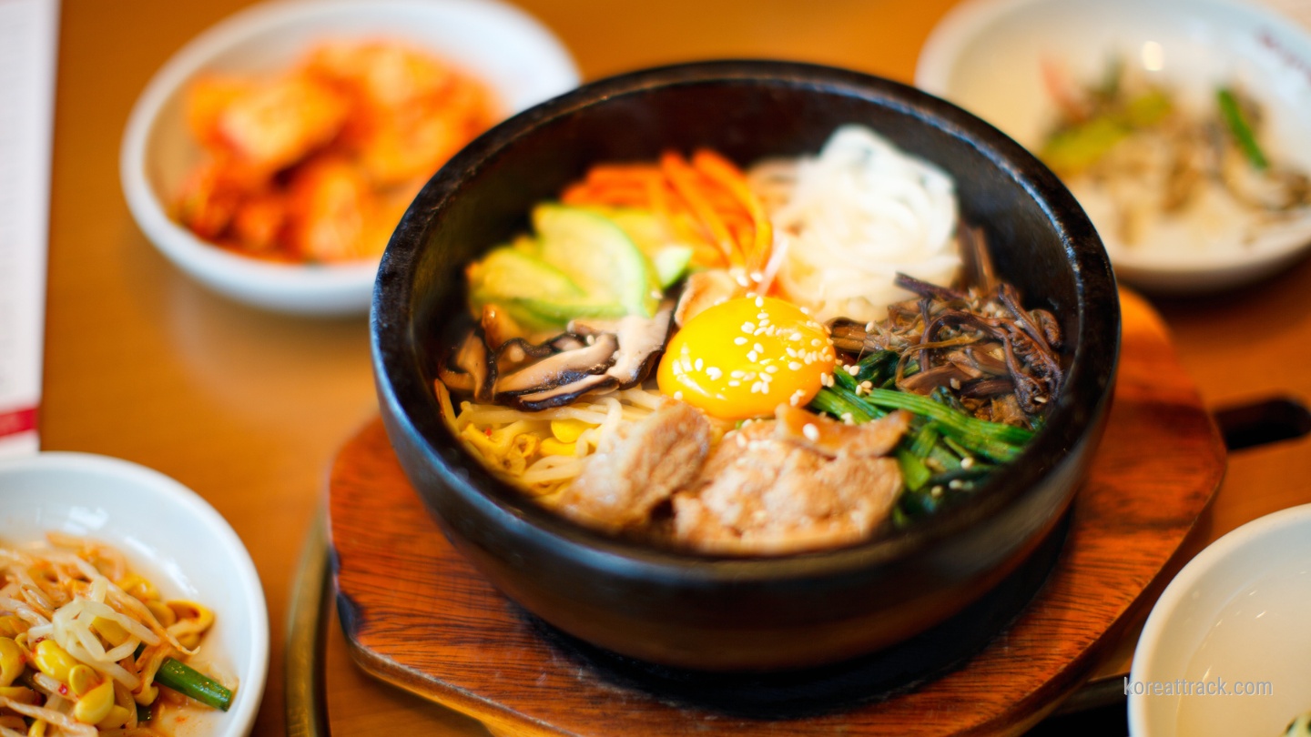 korean-food-cold-hotpot-dulseot-bibimbap