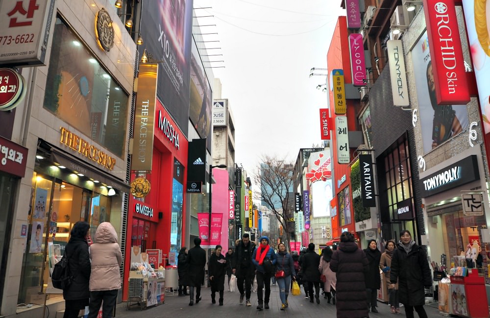 Myeongdong Euljiro Area is an easy place to enjoy quickly during your travel to Seoul. It is the most popular shopping area, restaurants, cafes, entertainments.