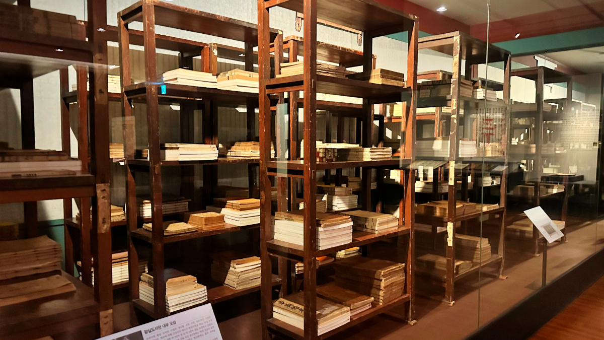 national-palace-museum-korea-records-books-stockpile