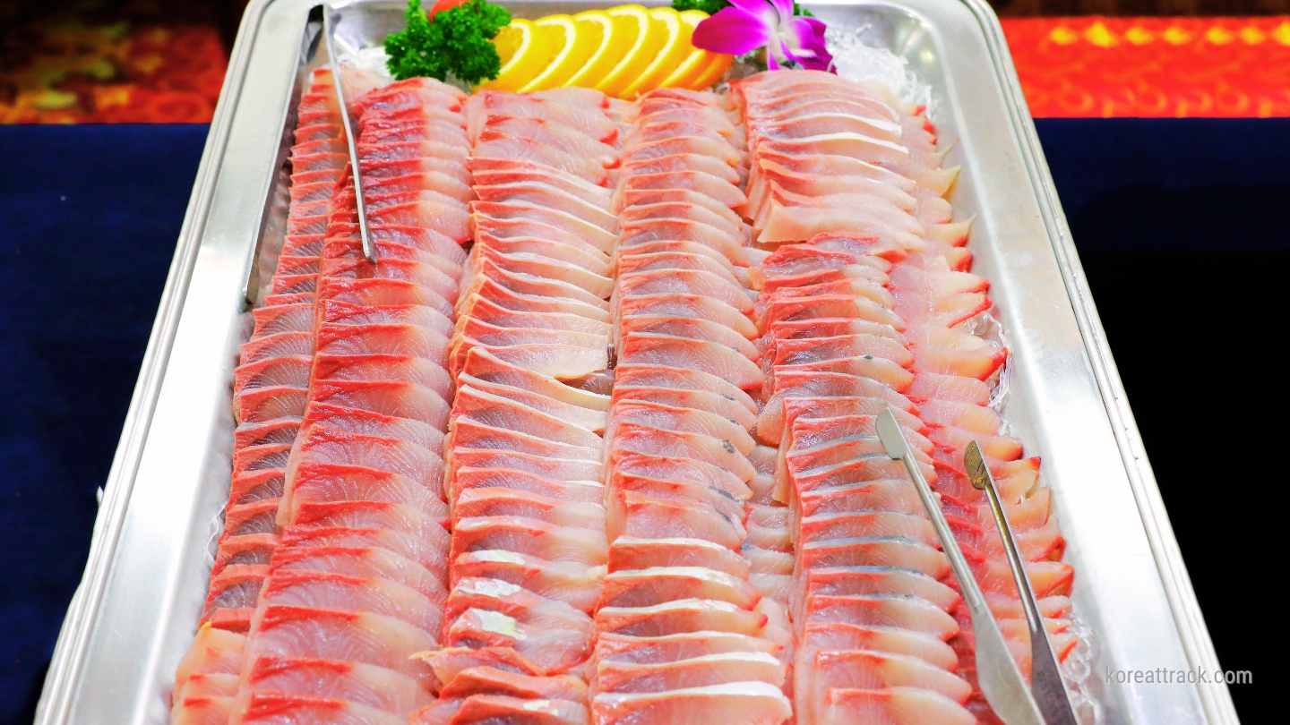 noryangjin-fish-market-fresh-fish-slices-hoe