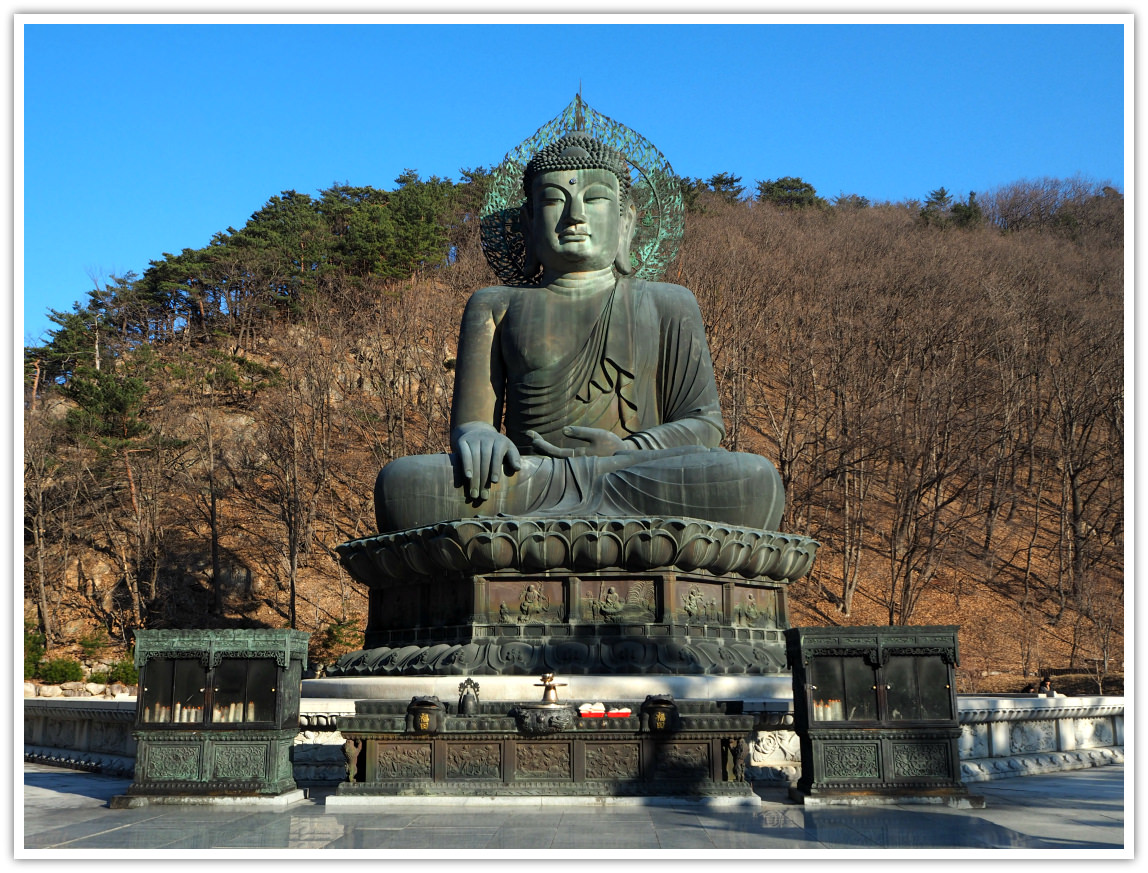 seoraksan-bronze-giant-buddha