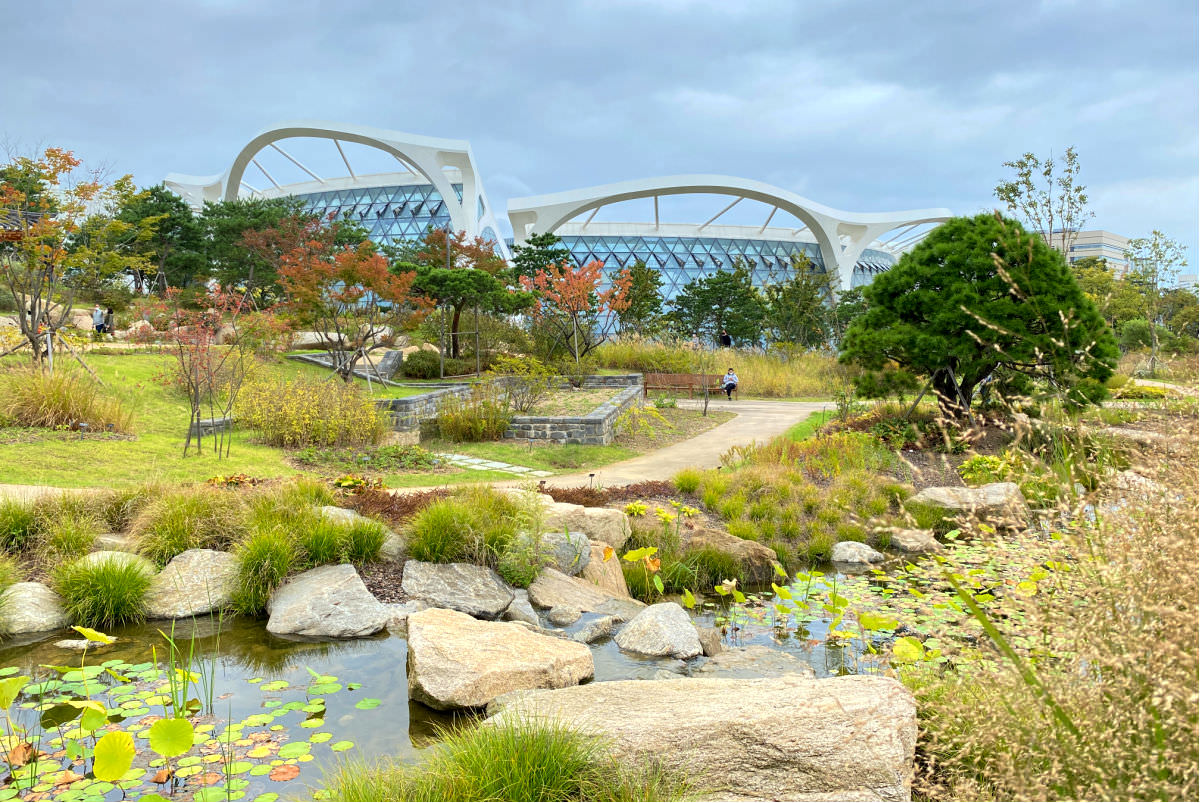 Botanical Gardens in South Korea are plentiful and fecund with various plant species (and some animals) from tropical, subtropical, and sub-saharan countries.