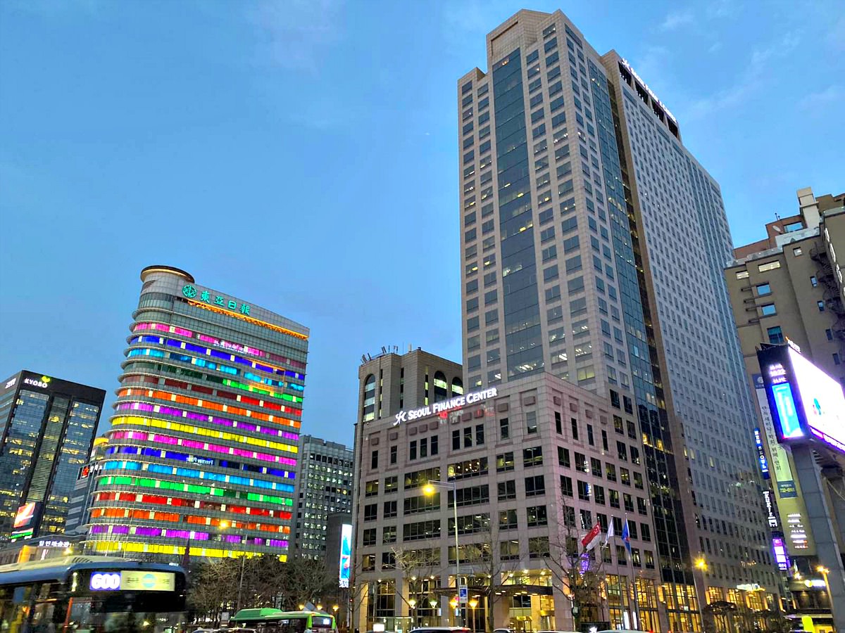 Seoul Finance Center Mall is consists of restaurants, cafes, bars, and shops that delight your cravings. It's accessible and close to attractions in Seoul.
