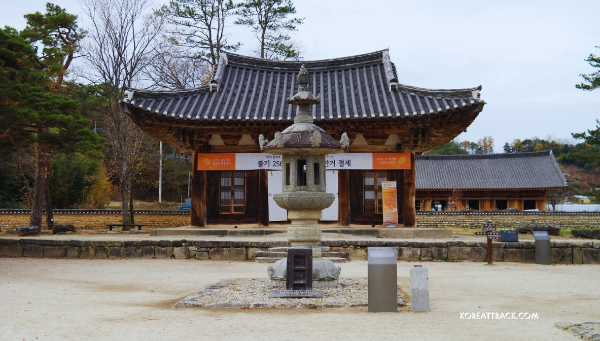 silsangsa-temple-namwon-stone-lamp-view
