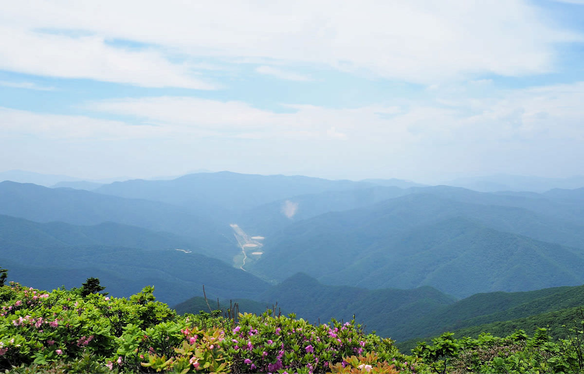 Taebaeksan National Park is the backbone mountain range in Korea which bears interesting legends. People believed that this is where the Korea was founded.