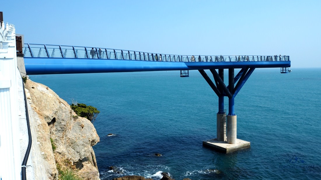 Cheongsapo Daritdol Observation Deck is a recent structure that lets you experience nature above the seawater. You have a wider & nicer perspective of the area.