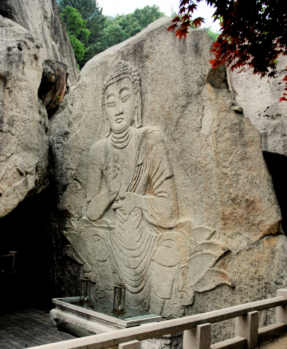 beopjusa-temple-rock-carving-buddha