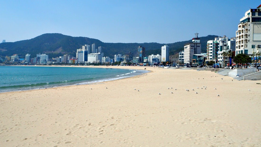 Songjeong Beach Area provides you my unforgettable impressions of this homey beach area. It is simply beautiful, peaceful, and it offers what a traveler wants.