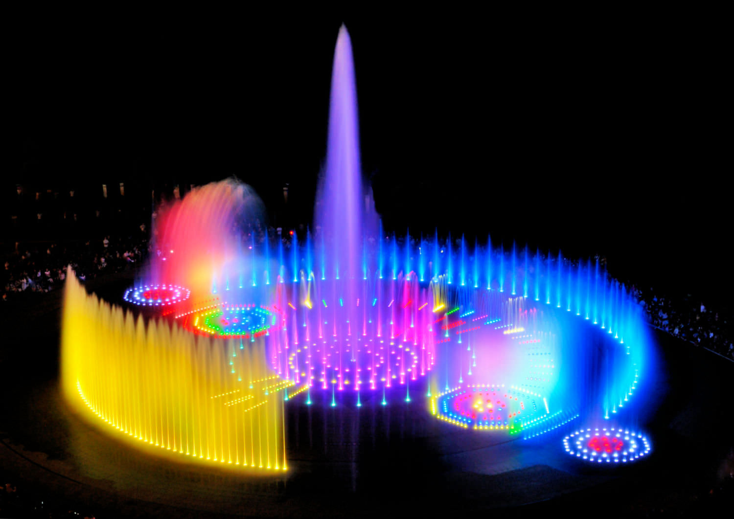 Dadaepo Sunset Fountain in Busan is recorded on the Guinness Book as the largest fountain that shoots up to 55 meters high. It dances along with music & lights.