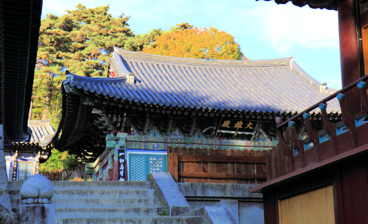 donghwasa temple daeungjeon hall