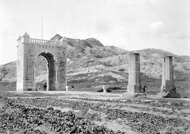 independence gate old photo