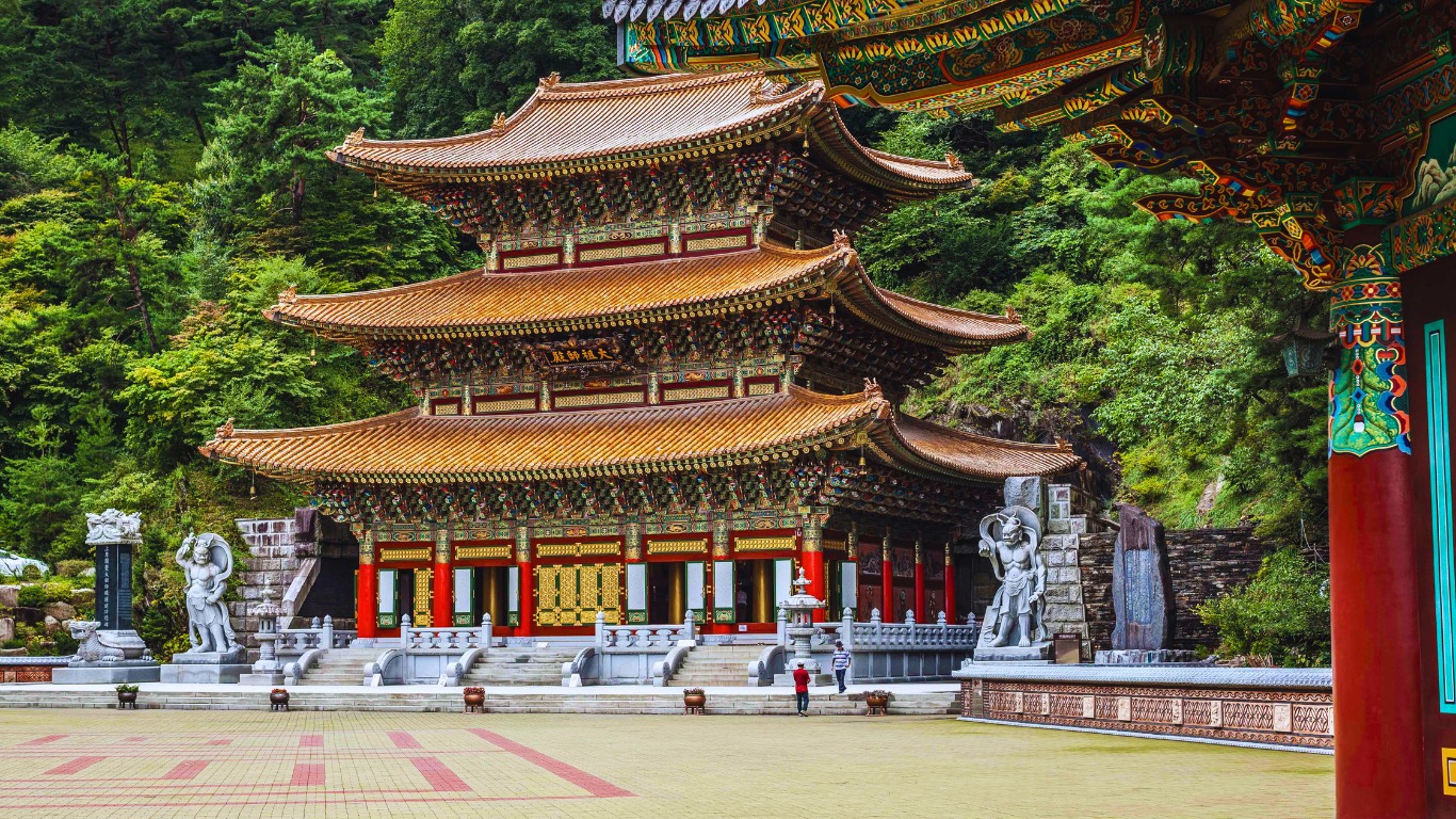 Guinsa Temple In Yeonhwa is near Danyang of the Sobaek Mountains. Its intricate architecture and peaceful ambiance is for anyone seeking a unique experience. 