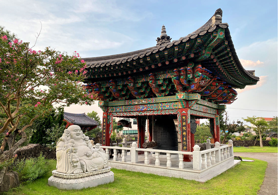 jeju-gwaneumjungsa-temple-bell