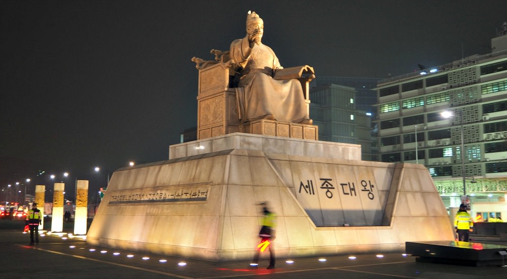 gwanghwamun-square-king-sejong-sideview