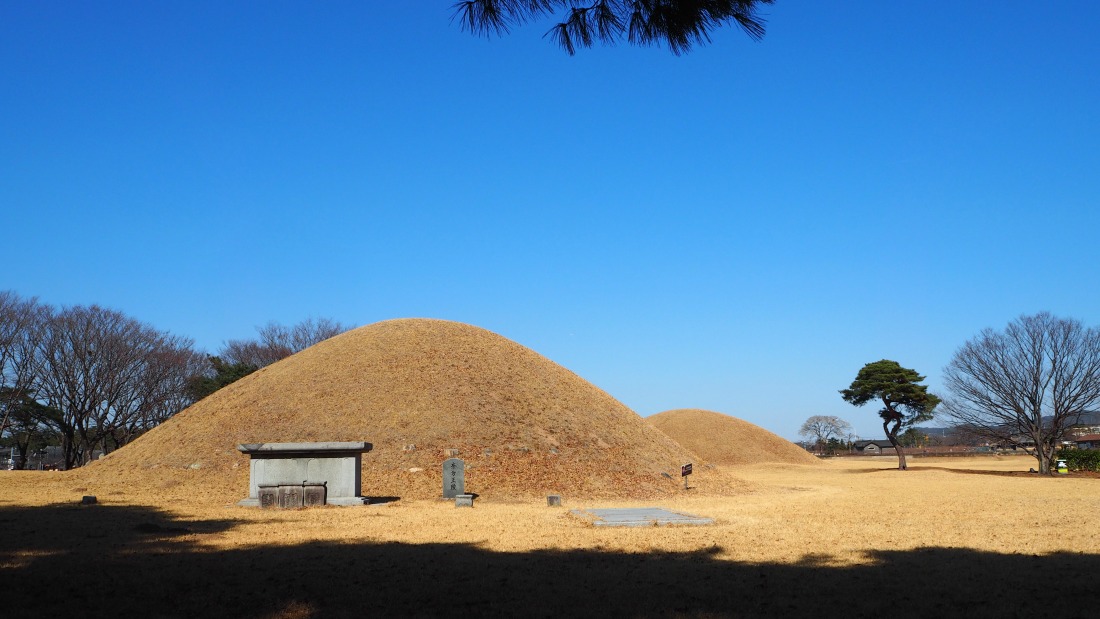 gyeongju-ancient-tombs