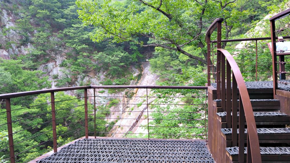 gyeryongsan-national-park-eunseok-falls
