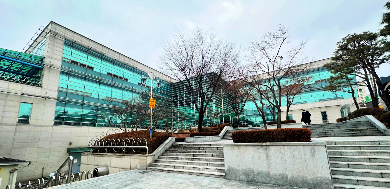 gyeyang district public library foreground view