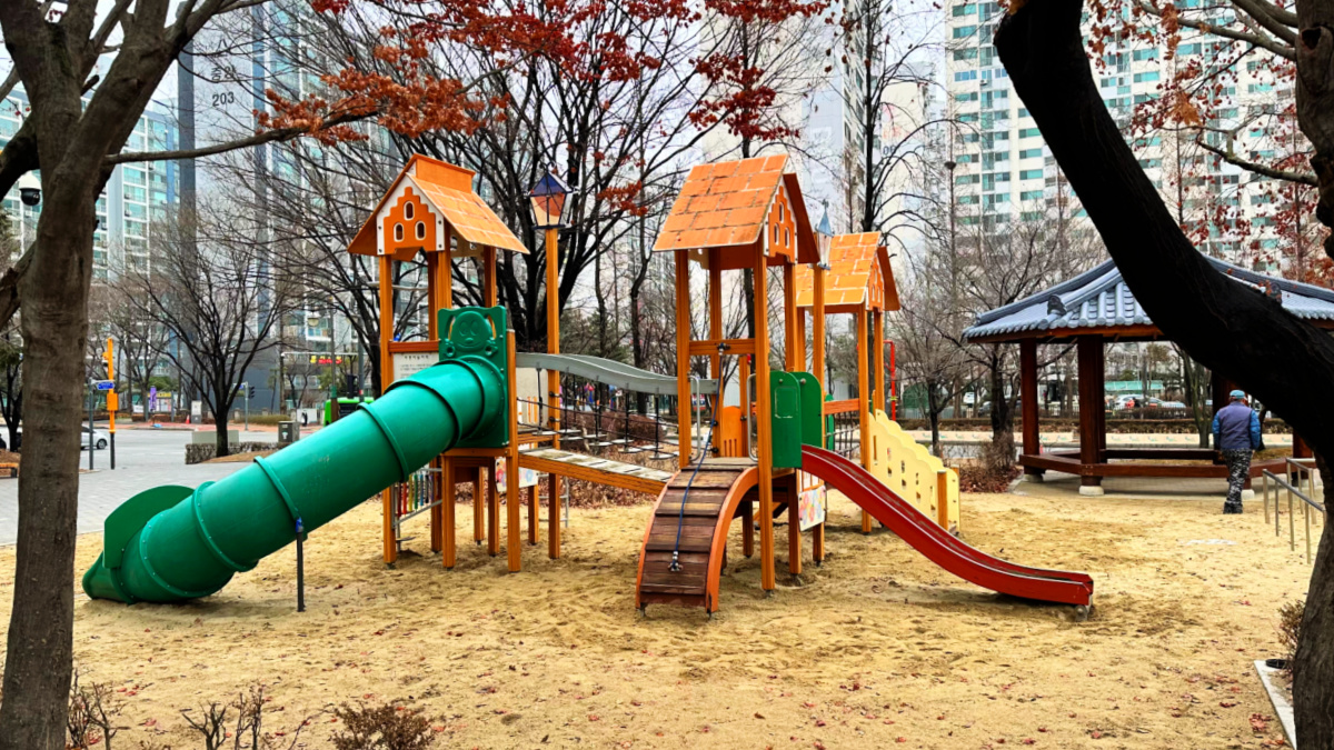 gyeyang-wonderland-children-playground-slides
