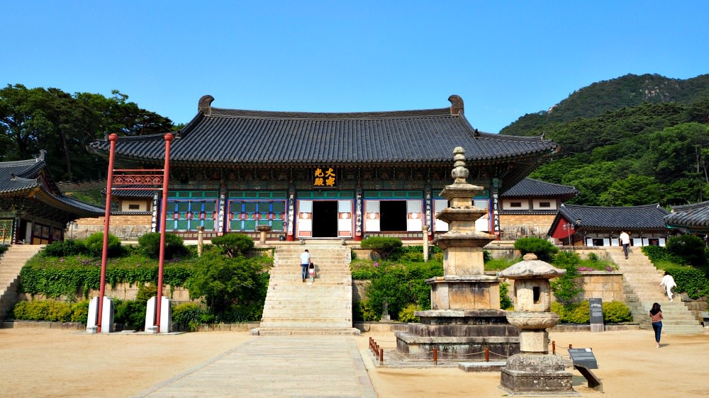 haeinsa-temple-daeungjeon-hall-view-far