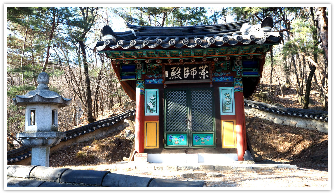 hangnimsa-temple-yaksajeon-hall