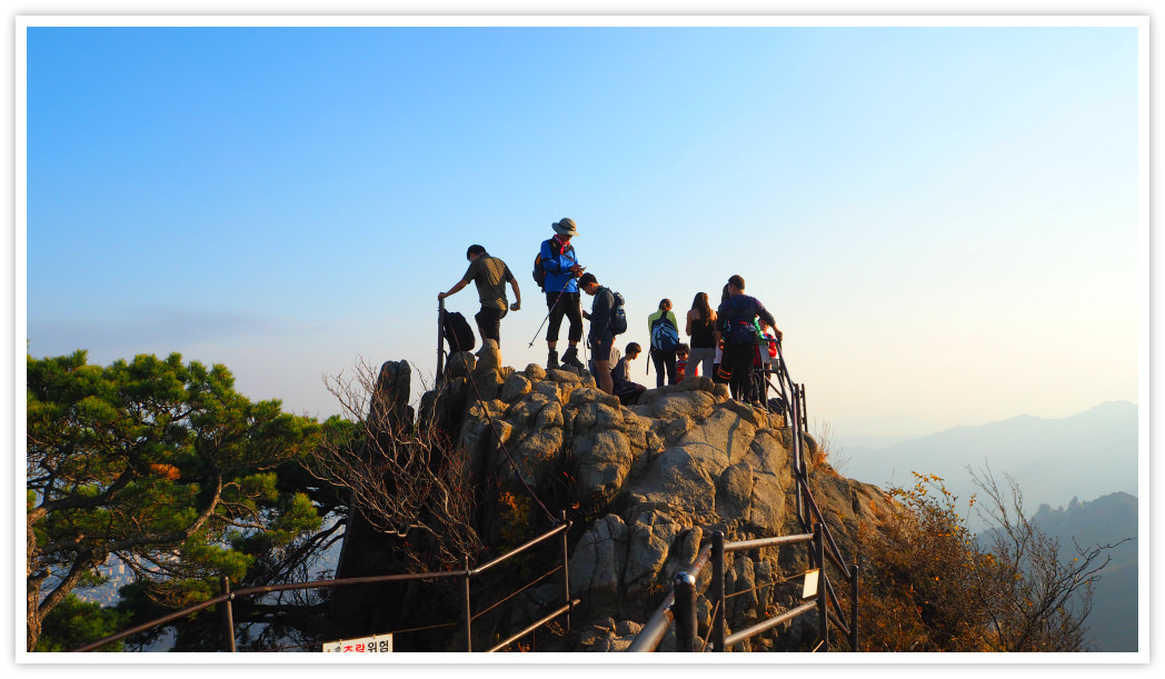 South Korea Backpacking page lets you get some basic guides about the best places to explore in South Korea. Tips about attractions, activities, backpacking