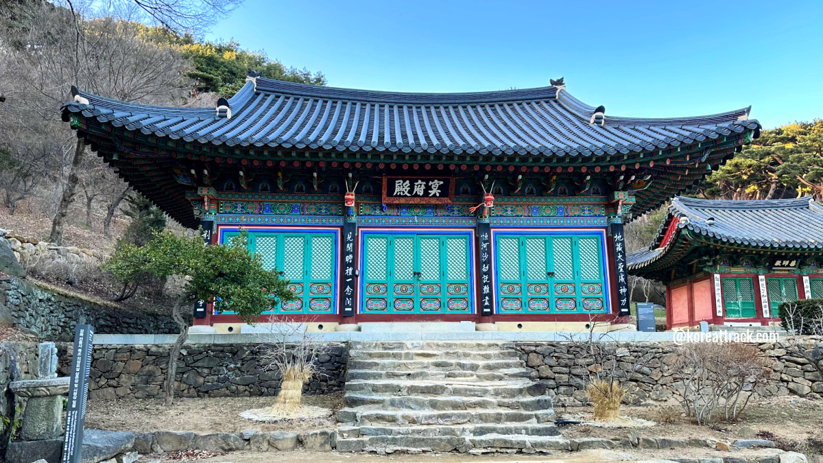 jeondeungsa-temple-myeongbujeon-hall-underworld