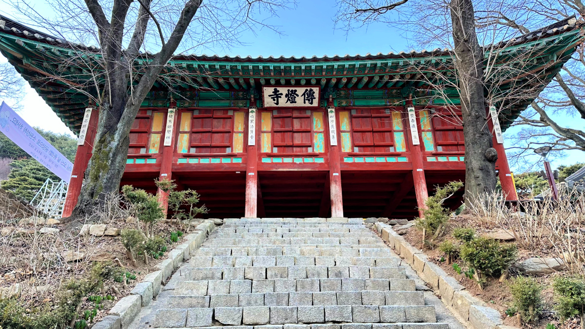 jeondeungsa-temple-pavilion-gate-to-daeungbojeon-hall