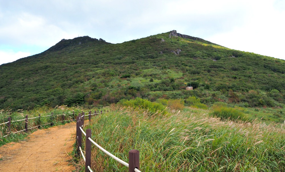 mudeungsan-seokdae-peaks-view
