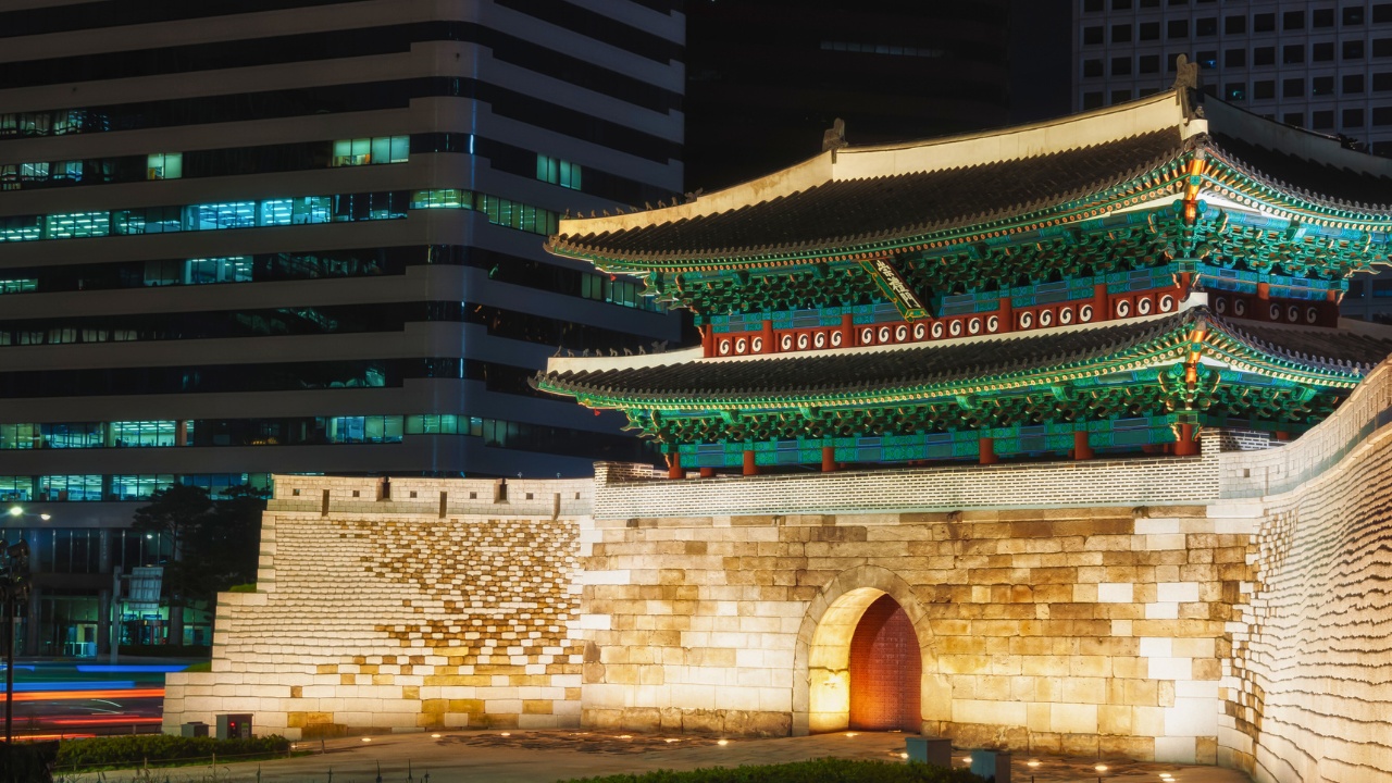 namdaemun-gate-inside-view-evening