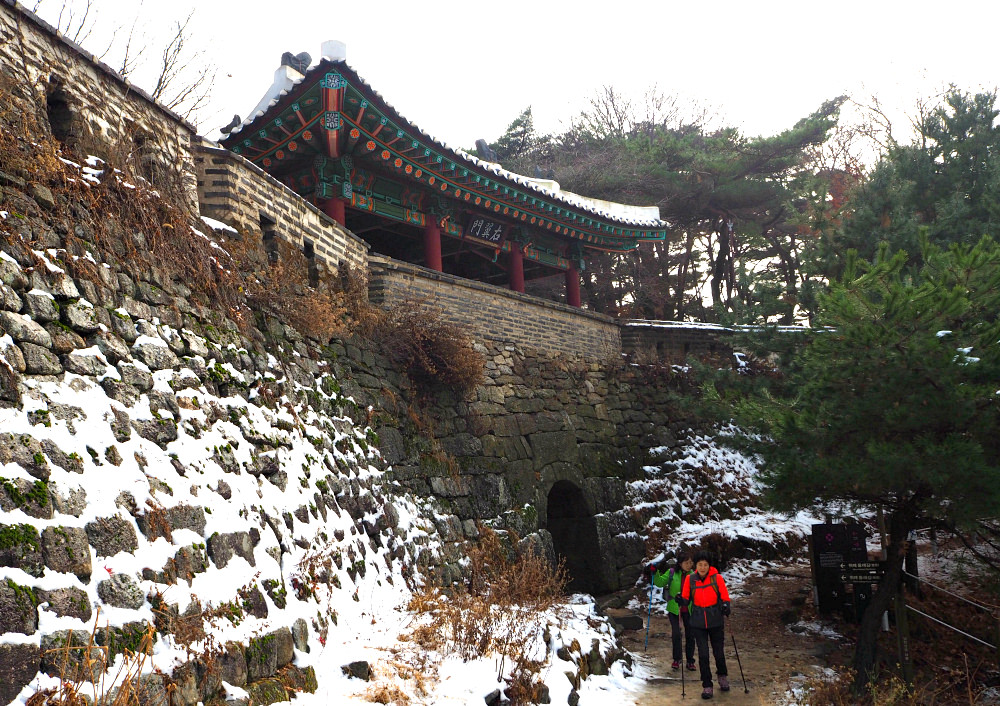 namhan-mountain-fortress-west-gate