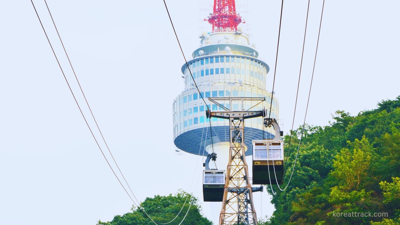 namsan-cable-car-in-seoul-tower-view