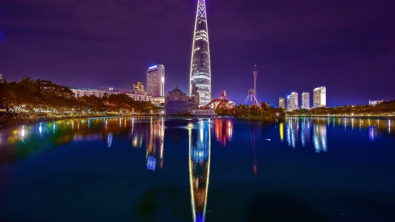 seokchon-lake-lotte-tower-evening-view