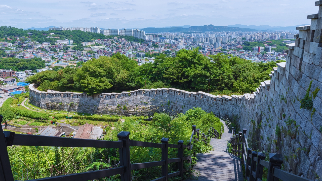 seoul-city-wall-hiking-paths