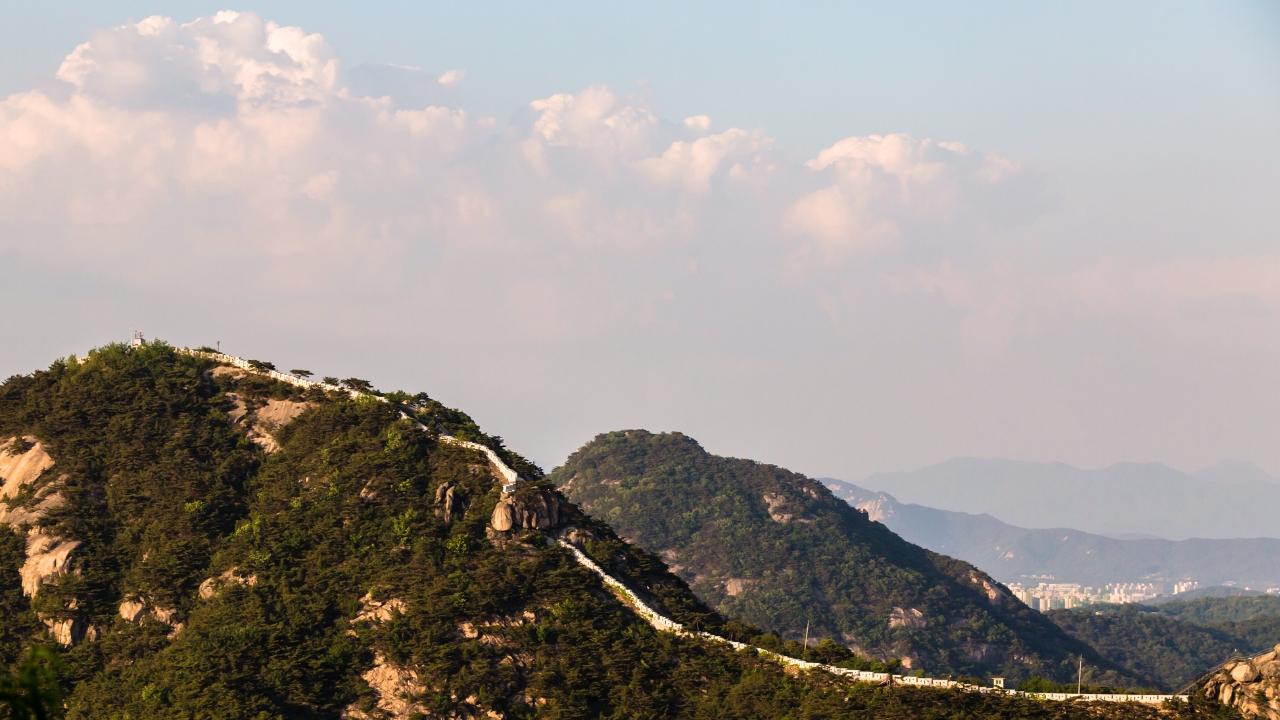 seoul-city-wall-mountain-wall